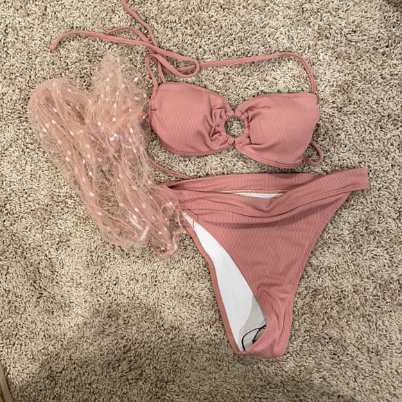 Bathing suit with sheer sleeves - Picture 3 of 3